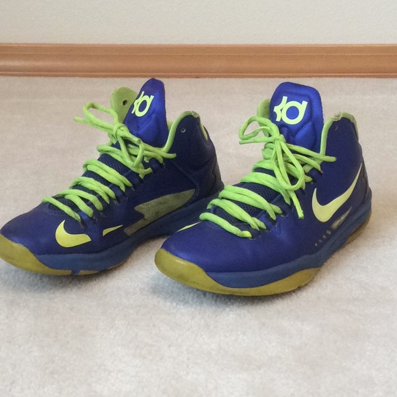 Nike KD Youth Basketball Shoe - Picture 3 of 4